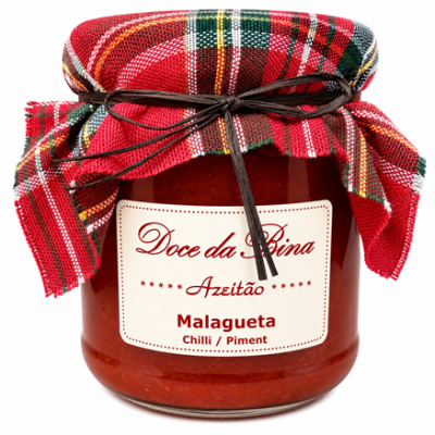 Frasco de doce de malagueta com tampa coberta por tecido xadrez e rótulo branco