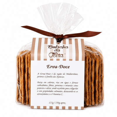 Pacote de biscoitos Erva-Doce com rótulo branco e fita castanha