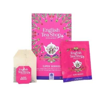 Caixa e saqueta rosa de chá English Tea Shop Super Berries com flores coloridas