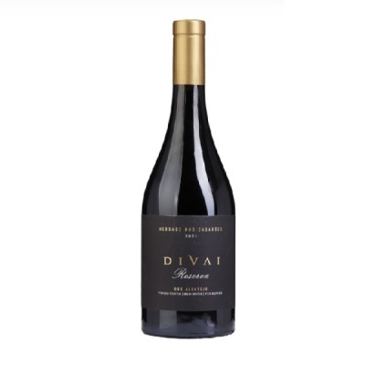 Garrafa de vinho tinto Divai Reserva 2021 com rótulo preto e tampa dourada