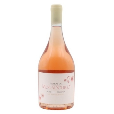 Garrafa de vinho rosé com rótulo branco e texto em português.