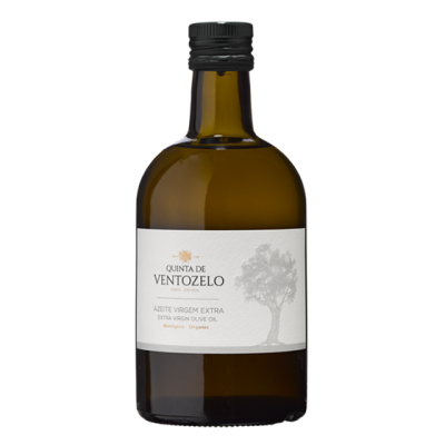 Garrafa de azeite extra virgem Quinta de Ventozo castanho com rótulo branco e desenho de árvore