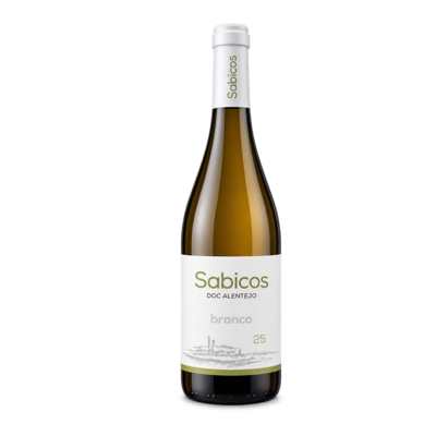 Garrafa de vinho branco Sabicos DOC Alentejo com rótulo branco e verde