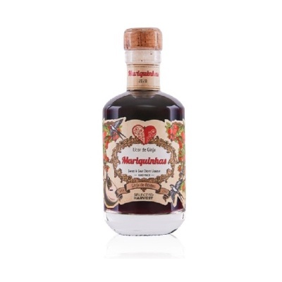 Garrafas de licor de ginja Marigulhas com rótulo decorado e tampa de cortiça