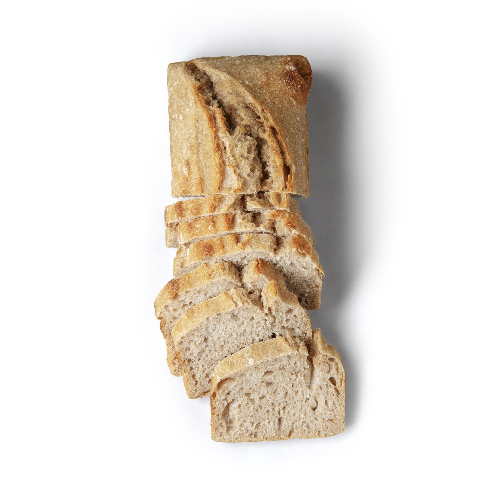 Pão de Espelta Integral BIO 450g - Pachamama Pão rústico fatiado sobre fundo branco