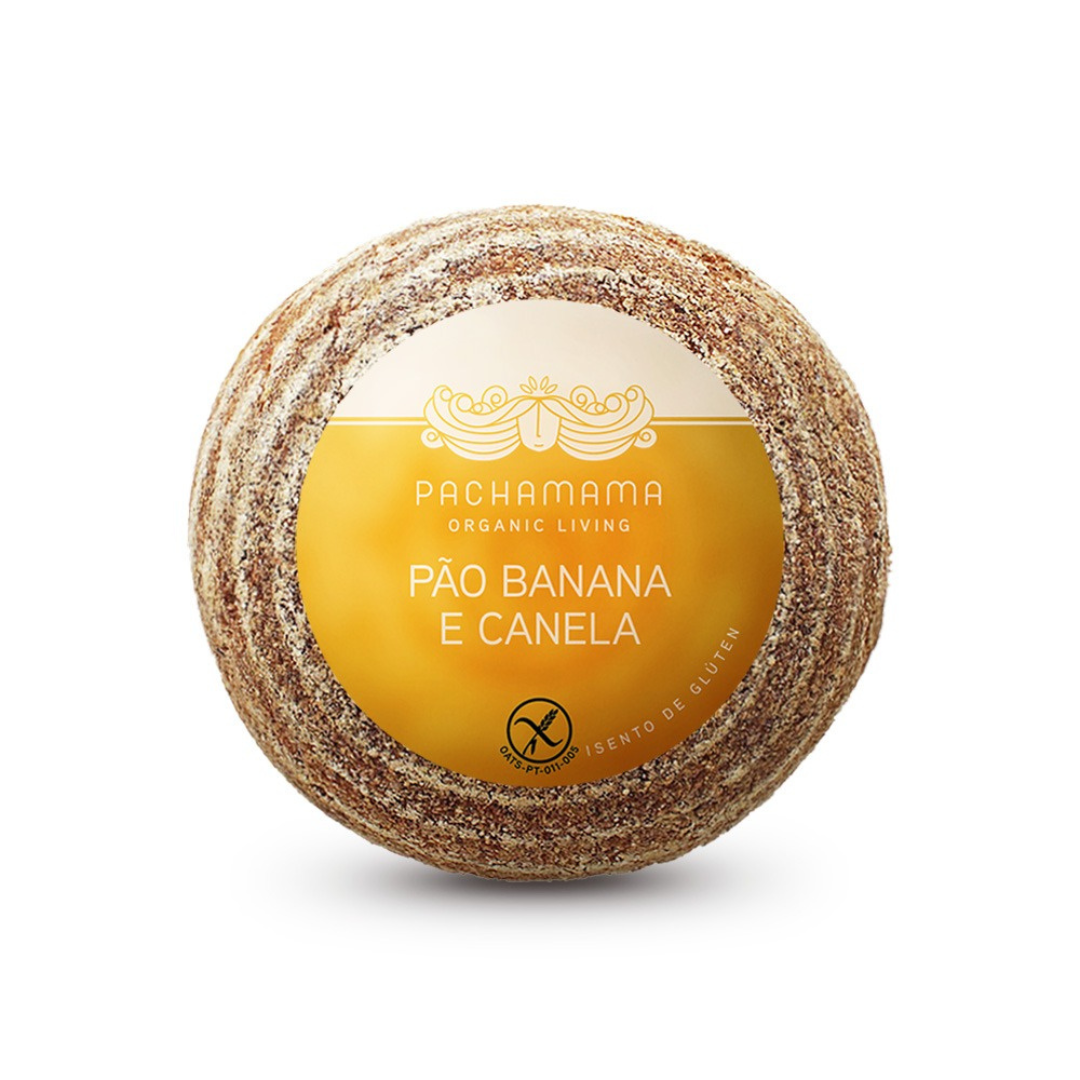Pão de Banana e Canela 300g - Pachamama Pão redondo com etiqueta amarela Pão Banana e Canela da Pachamama
