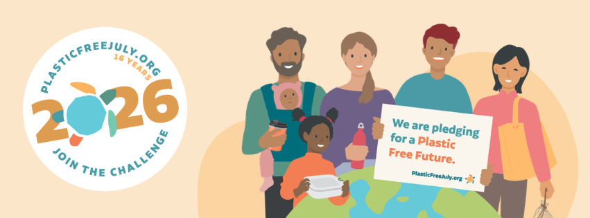 Ilustração de grupo de pessoas com cartazes e o globo terrestre para campanha Plastic Free July.