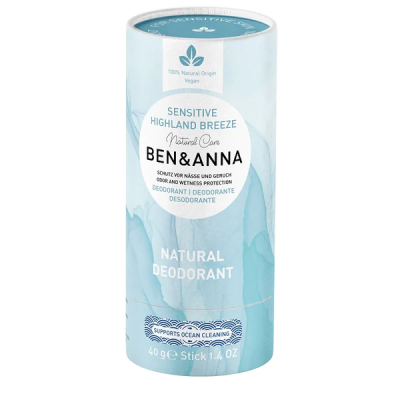 Desodorizante natural Ben & Anna Sensitive Highland Breeze em embalagem azul clara