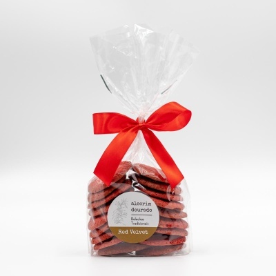 Pacote de biscoitos Red Velvet com laço vermelho e etiqueta