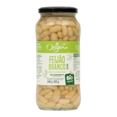 Frasco de vidro com feijão branco e rótulo verde e branco