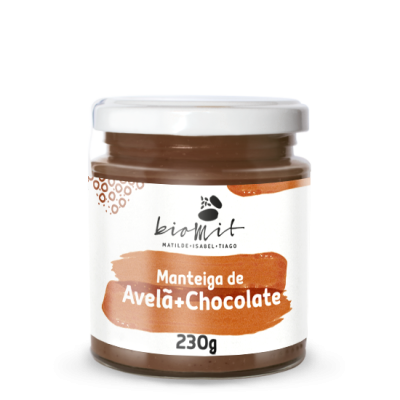 Frasco de manteiga de avelã e chocolate com etiqueta branca e tampa branca