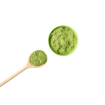 Colher de madeira com pó verde e recipiente redondo com pó verde