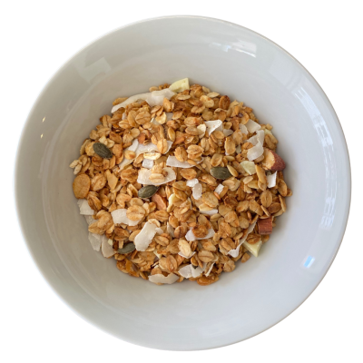 Tigela branca com granola e frutos secos