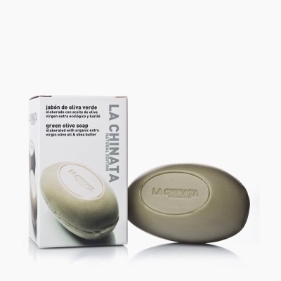 Sabonete verde oval LA CHINATA com embalagem branca ao lado