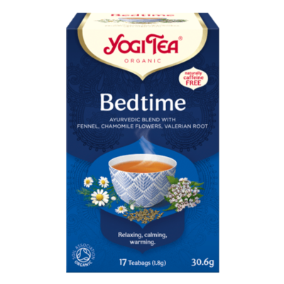 Embalagem azul e creme de chá Yogi Tea Bedtime com imagem de chá e flores.