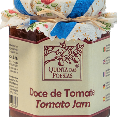Frasco de doce de tomate Quinta das Poesias com tampa de tecido floral e azul