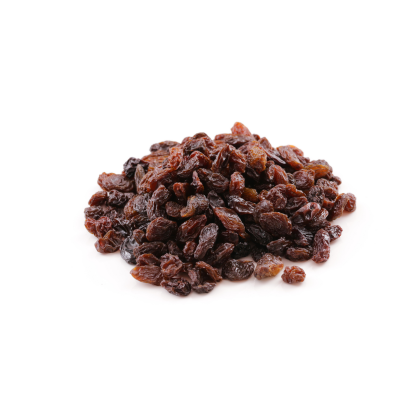 Passas secas castanhas escuras sobre fundo branco