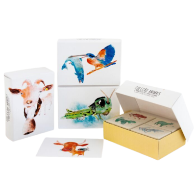 Conjunto de cartões com ilustrações de animais em aquarela e caixa branca e amarela