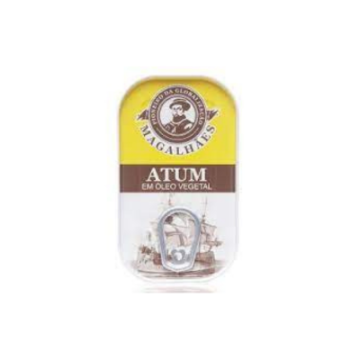 Lata de atum Magalhães com texto 'ATUM EM ÓLEO VEGETAL' e imagem de navio