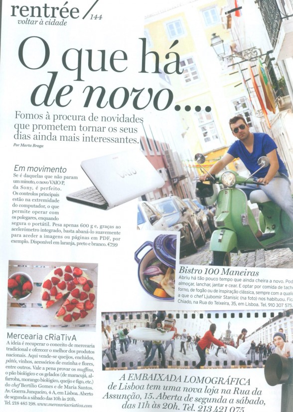 Página de revista com texto em português e várias imagens, incluindo mão em scooter verde, laptop branco Sony VAIO, produtos e cenas culturais.