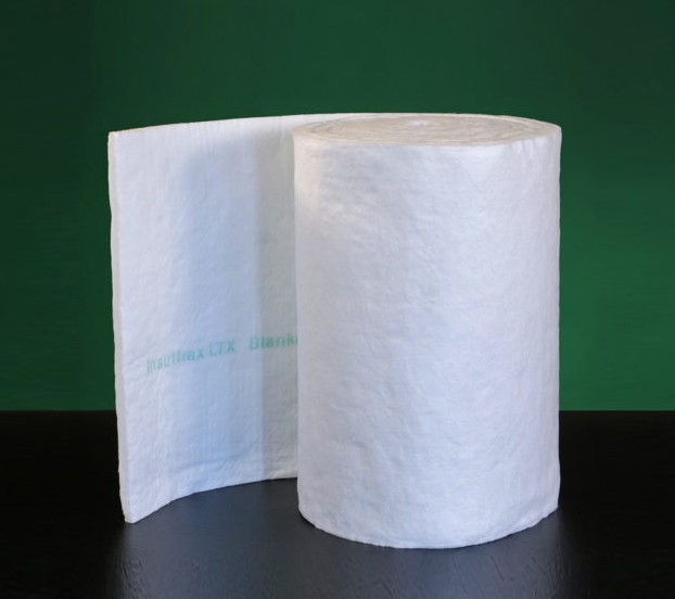 Fibra Biosolúvel em Manta AES 1200°C 128kgs/m³ Unifrax Insulfrax LTX Rolo grande de papel branco com inscrição azul