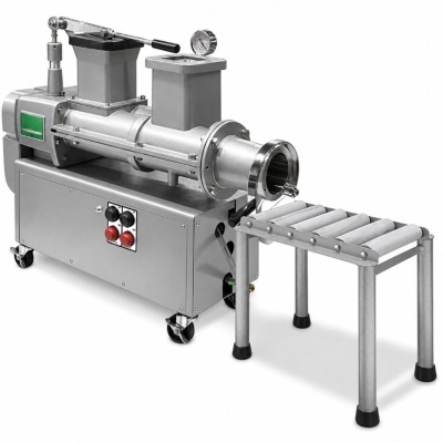 Máquina industrial em aço inoxidável com mesa de rolos