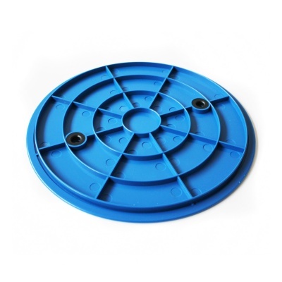 Base redonda azul de plástico com parafusos pretos