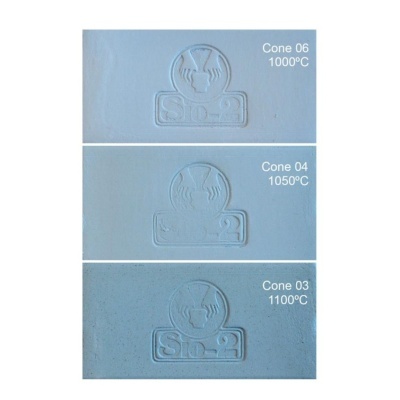 Placas de cerâmica cinza com relevo e indicações térmicas Cone 06, Cone 04 e Cone 03