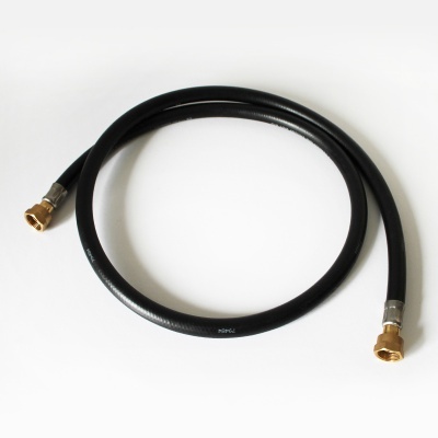 Mangueira preta flexível para gás com conexões metálicas