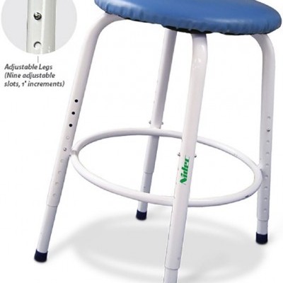 Banco redondo com assento azul e estrutura metálica branca ajustável