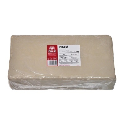 Pasta refratária branca PRAM embalado em plástico transparente.