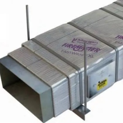 Calha metálica retangular com texto PARAFIX e FASTWARM MAX