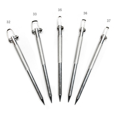 Cinco compasses de metal prateado numeradas de 32 a 37