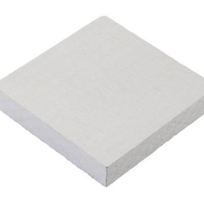 Bloco quadrado branco com textura porosa