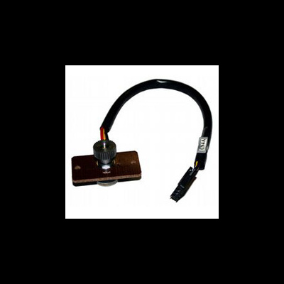 Conector elétrico com cabo preto e base metálica