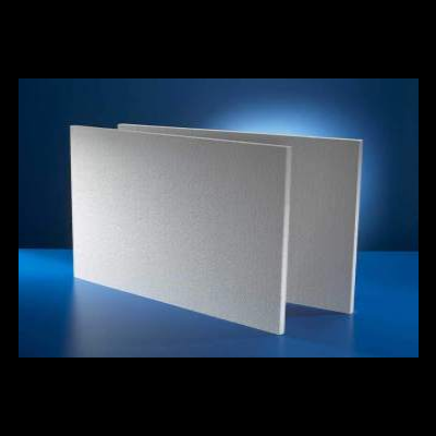 Painel isolante térmico branco em formato retangular sobre superfície azul