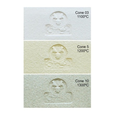 Três amostras cerâmicas com selos e temperaturas de queima