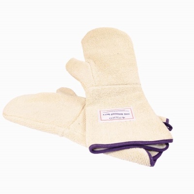 Par de luvas de cozinha de tecido bege com acabamento lilás