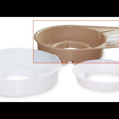 Conjunto de três formas de bolo em plástico de cores branca, rosa claro e castanha