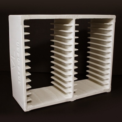 Organizador em plástico branco com várias bandejas e texto 'VL 2407 IND11 20'