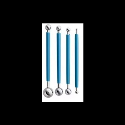Quatro colheres metálicas com cabo azul e esferas nas extremidades