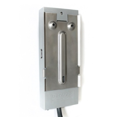 Aparelho eletrónico Bentrop com superfície metálica e cabo preto