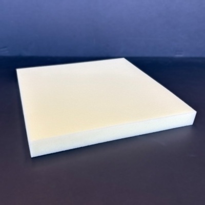 Espuma branca quadrada com textura porosa