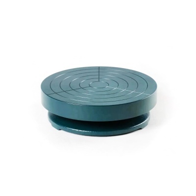 Suporte giratório redondo de metal azul-acinzentado com ranhuras