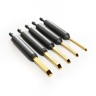 Conjunto de ferramentas pretas com pontas hexagonais douradas