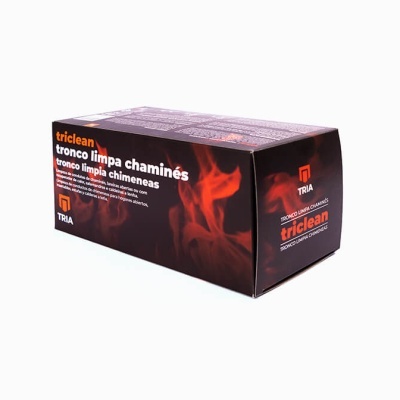 Caixa preta com imagens de chamas vermelhas e texto branco para produto de limpeza de troncos e chaminés