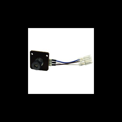 Componente eletrónico com fios e conetores em fundo branco