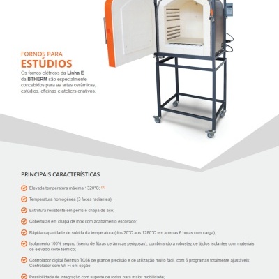 Forno elétrico da marca BTHERM Linha E para estúdios com porta aberta e estrutura metálica preta
