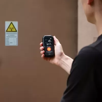 Dispositivo detector de radiação eletromagnética PCE-EMF 20 com ecrã digital