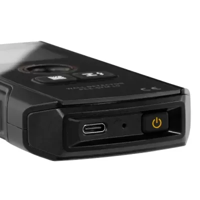 Dispositivo eletrônico preto com botão de ligar amarelo e porta USB-C